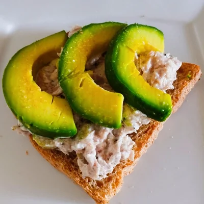 Recipe of Fit Toast with Tuna and Avocado 🥑 on the DeliRec recipe website