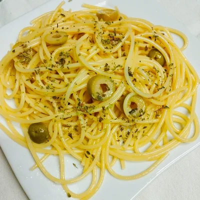 Recipe of Pasta in garlic and oil with olives on the DeliRec recipe website