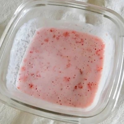 Recipe of Natural Strawberry Yogurt 🍓 on the DeliRec recipe website
