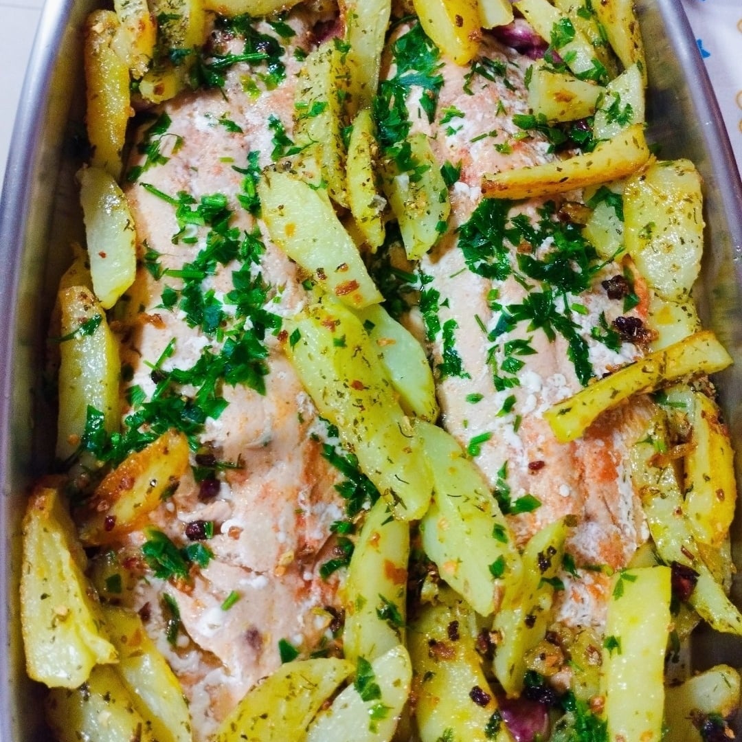 Photo of the Baked Salmon with Potatoes 😋🍾 – recipe of Baked Salmon with Potatoes 😋🍾 on DeliRec
