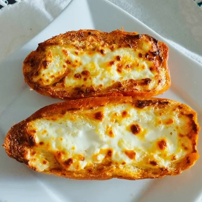 Brot mit Crispy Cottage Cheese 🤤 Rezept auf der DeliRec-Rezept-Website