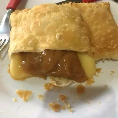 Recipe of Pastry filled with cheese and dulce de leche on the DeliRec recipe website