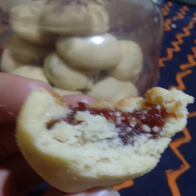 Recipe of Buttery biscuits with guava paste. on the DeliRec recipe website