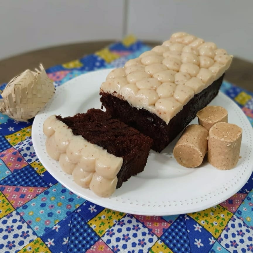 Photo of the Cake with paçoca brigadeiro – recipe of Cake with paçoca brigadeiro on DeliRec