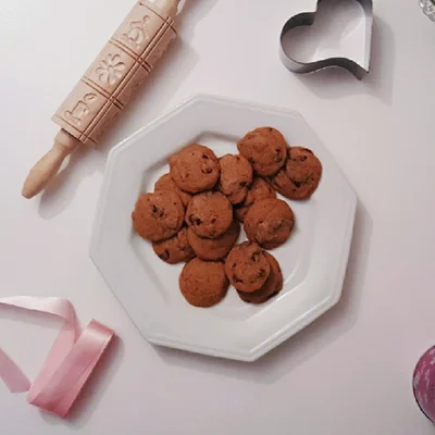 Receita de Peanut butter chocolate chunk cookies (cookies de pasta de amendoim com pedaços de chocolate) no site de receitas DeliRec