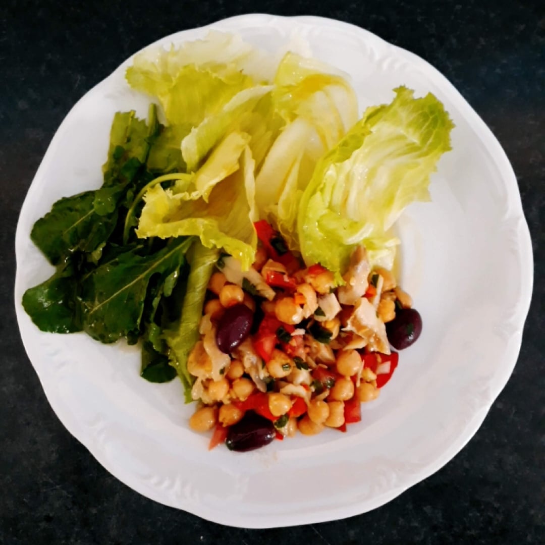 Foto da Salada de Grão de Bico com Bacalhau  - receita de Salada de Grão de Bico com Bacalhau  no DeliRec