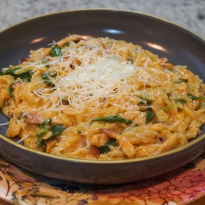 Recipe of Risoni with bacon and spinach on the DeliRec recipe website