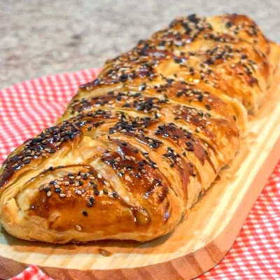 Recipe of salami puff pastry on the DeliRec recipe website