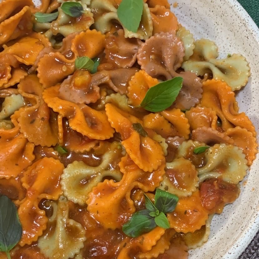 Photo of the Farfale with tomato and basil sauce – recipe of Farfale with tomato and basil sauce on DeliRec