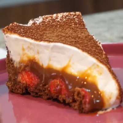 Recipe of Strawberry pie with dulce de leche on the DeliRec recipe website