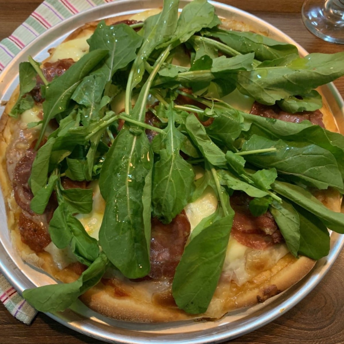 Foto da Pizza de copa lombo com rúcula - receita de Pizza de copa lombo com rúcula no DeliRec