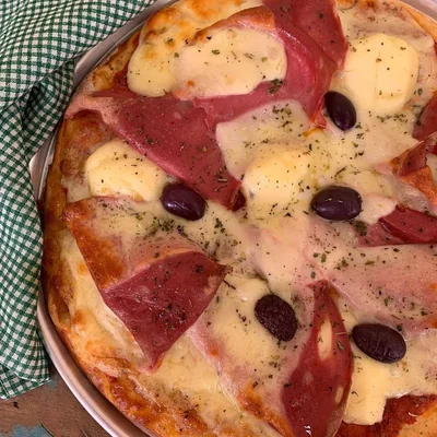 Bologna-Pizza Rezept auf der DeliRec-Rezept-Website