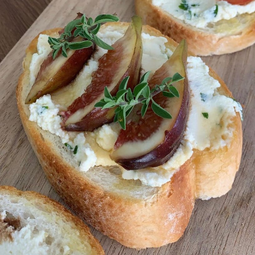 Photo of the Cheese and fig bruschetta – recipe of Cheese and fig bruschetta on DeliRec