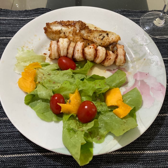 Photo of the Monkfish fillet with grilled prawns and mango salad – recipe of Monkfish fillet with grilled prawns and mango salad on DeliRec