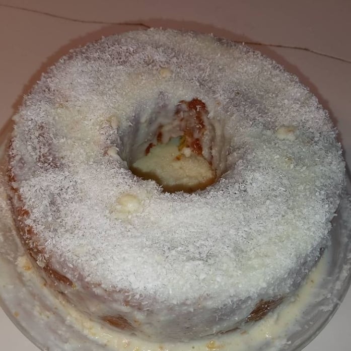 Foto aus dem Einfacher Kuchen mit Kokos-Kondensmilch-Frosting - Einfacher Kuchen mit Kokos-Kondensmilch-Frosting Rezept auf DeliRec