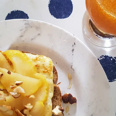 Recette de Tartine au fromage grillé et poire au four au miel et à la cannelle - YouTube : Nhac GNT - Rita lobo sur le site de recettes DeliRec