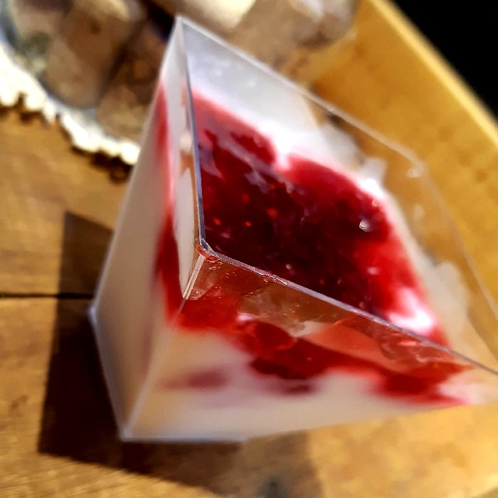 Foto da Panna cotta com iogurte grego e frutas vermelhas - receita de Panna cotta com iogurte grego e frutas vermelhas no DeliRec