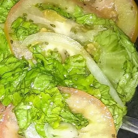 Photo of the Tomato room with lettuce – recipe of Tomato room with lettuce on DeliRec