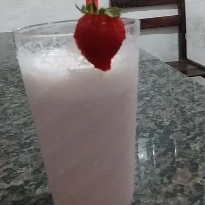 Recipe of Strawberry juice with milk on the DeliRec recipe website