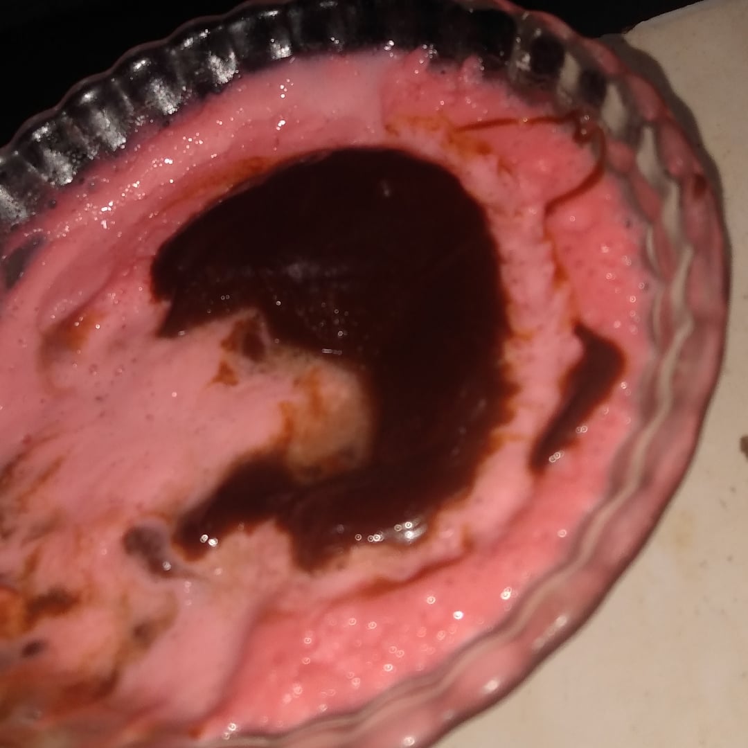 Photo of the Strawberry Mousse and Chocolate Icing – recipe of Strawberry Mousse and Chocolate Icing on DeliRec