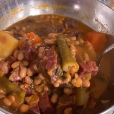 Recipe of Beans with charque vegetables and pepperoni on the DeliRec recipe website