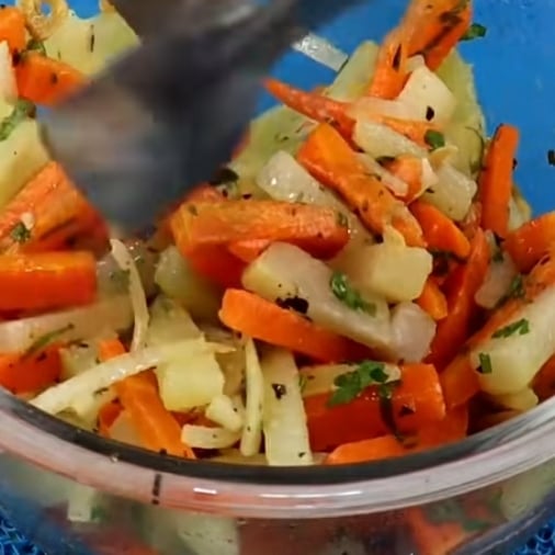 Foto aus dem Chayote-Salat mit Karotten - Chayote-Salat mit Karotten Rezept auf DeliRec