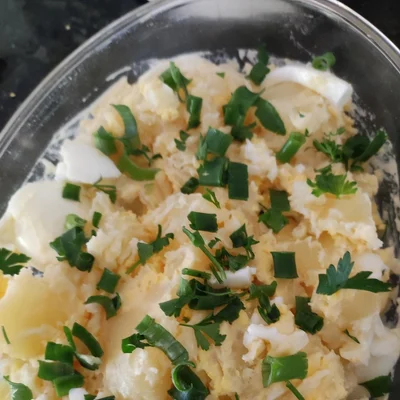 Salada de batata com ovos