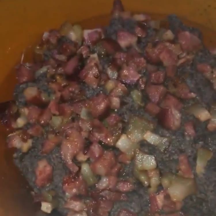 Photo of the Tutu a Minas Gerais with bacon and sausage – recipe of Tutu a Minas Gerais with bacon and sausage on DeliRec