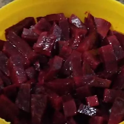Recipe of Beetroot salad with two ingredients on the DeliRec recipe website