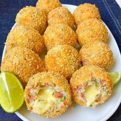 Recipe of Rice ball with cheese and pepperoni on the DeliRec recipe website