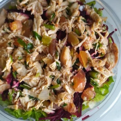 Receita de Salada colorida com frango  no site de receitas DeliRec