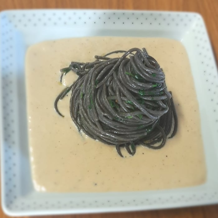 Photo of the Black spaghetti in butter over asparagus cream – recipe of Black spaghetti in butter over asparagus cream on DeliRec