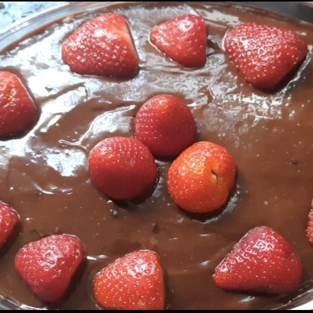 Photo of the Iced Strawberry Dessert With Ganache – recipe of Iced Strawberry Dessert With Ganache on DeliRec