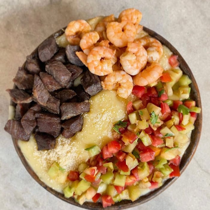 Photo of the Aipim puree with carne de sol, grilled shrimp and seasoning salad – recipe of Aipim puree with carne de sol, grilled shrimp and seasoning salad on DeliRec