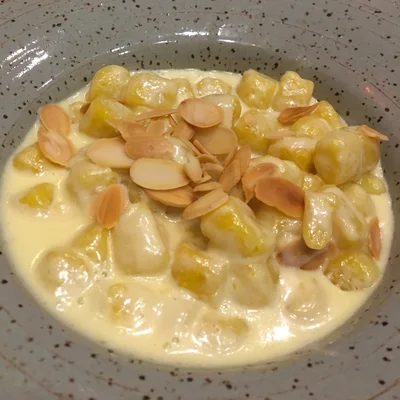 Recipe of Gnocchi in white truffle sauce on the DeliRec recipe website