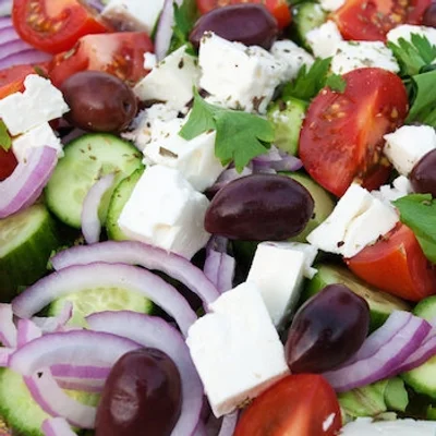 Receta de ensalada griega en el sitio web de recetas de DeliRec