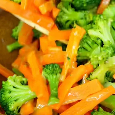 Recette de Salade de brocoli aux carottes sur le site de recettes DeliRec