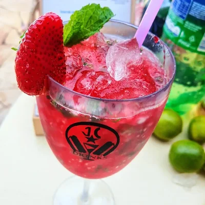 Recipe of Strawberry gin with mint and draft beer wine on the DeliRec recipe website