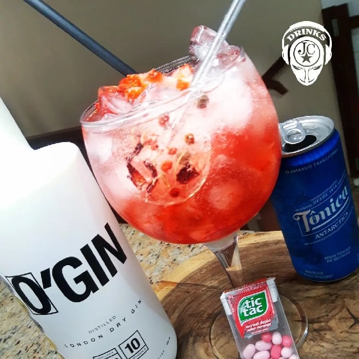 Photo of the TIC TAC strawberry gin and tonic 🍓 – recipe of TIC TAC strawberry gin and tonic 🍓 on DeliRec