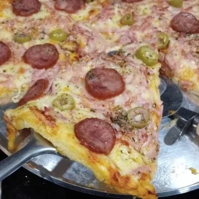 Receita de Massa de pizza caseira  no site de receitas DeliRec