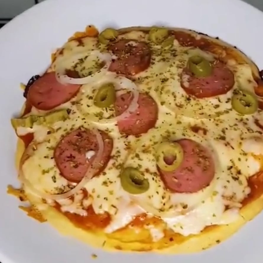 Foto da Mini pizza de queijo com calabresa e azeitonas - receita de Mini pizza de queijo com calabresa e azeitonas no DeliRec