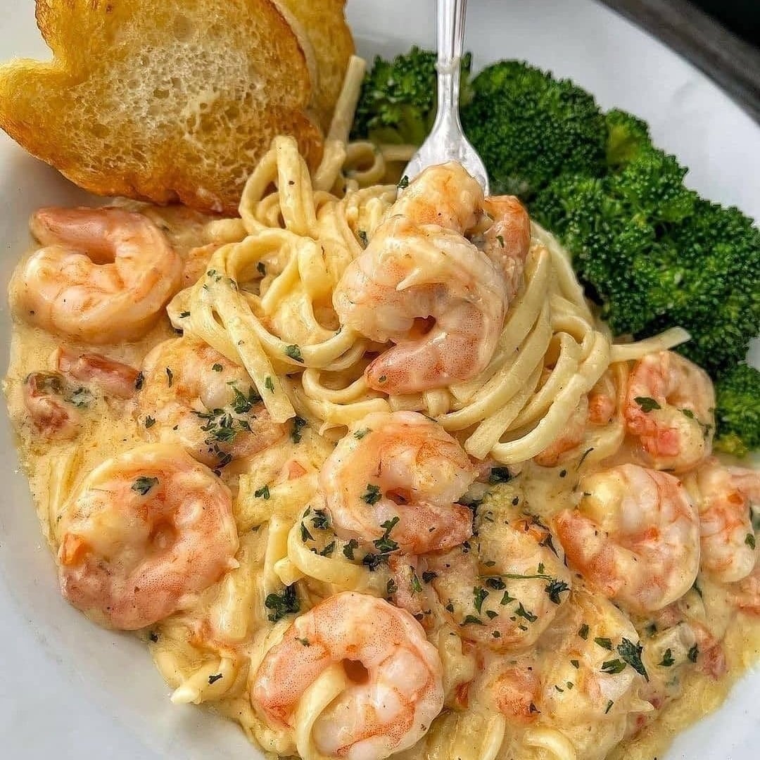 Photo of the SHRIMP RECIPE WITH MACARONI AND ALFREDO SAUCE. – recipe of SHRIMP RECIPE WITH MACARONI AND ALFREDO SAUCE. on DeliRec