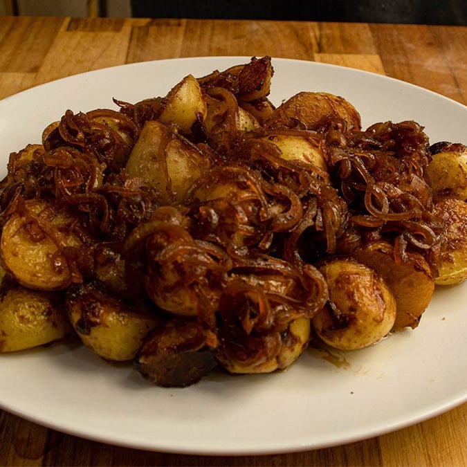 Foto aus dem Rustikale Kartoffeln mit karamellisierten Zwiebeln - Rustikale Kartoffeln mit karamellisierten Zwiebeln Rezept auf DeliRec
