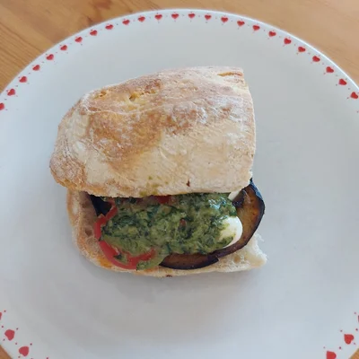 Recipe of Eggplant sandwich with pesto sauce on the DeliRec recipe website