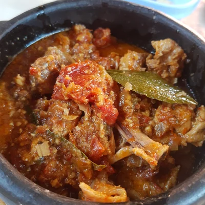 Recipe of Chicken with dried tomatoes in clay pot on the DeliRec recipe website
