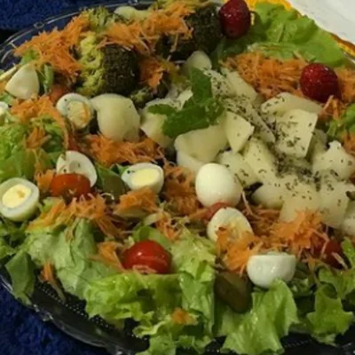 Recipe of quail egg salad on the DeliRec recipe website