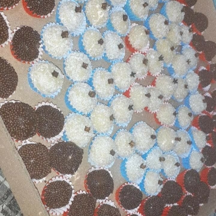 Photo of the Brigadeiro and coconut candies – recipe of Brigadeiro and coconut candies on DeliRec