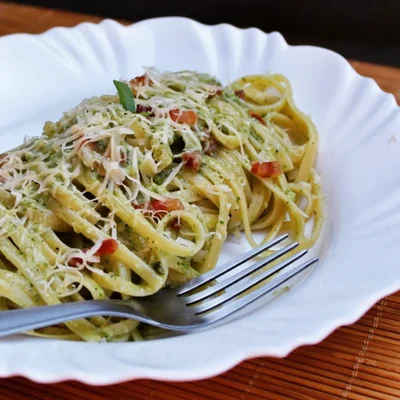 Recipe of Pasta with pesto (adapted for BR) on the DeliRec recipe website
