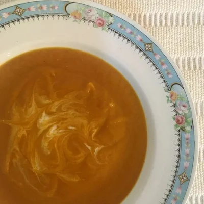 Receita de Creme de cenoura com curry e leite de coco no site de receitas DeliRec