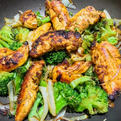 Recipe of The best sassami chicken fillet with broccoli. on the DeliRec recipe website